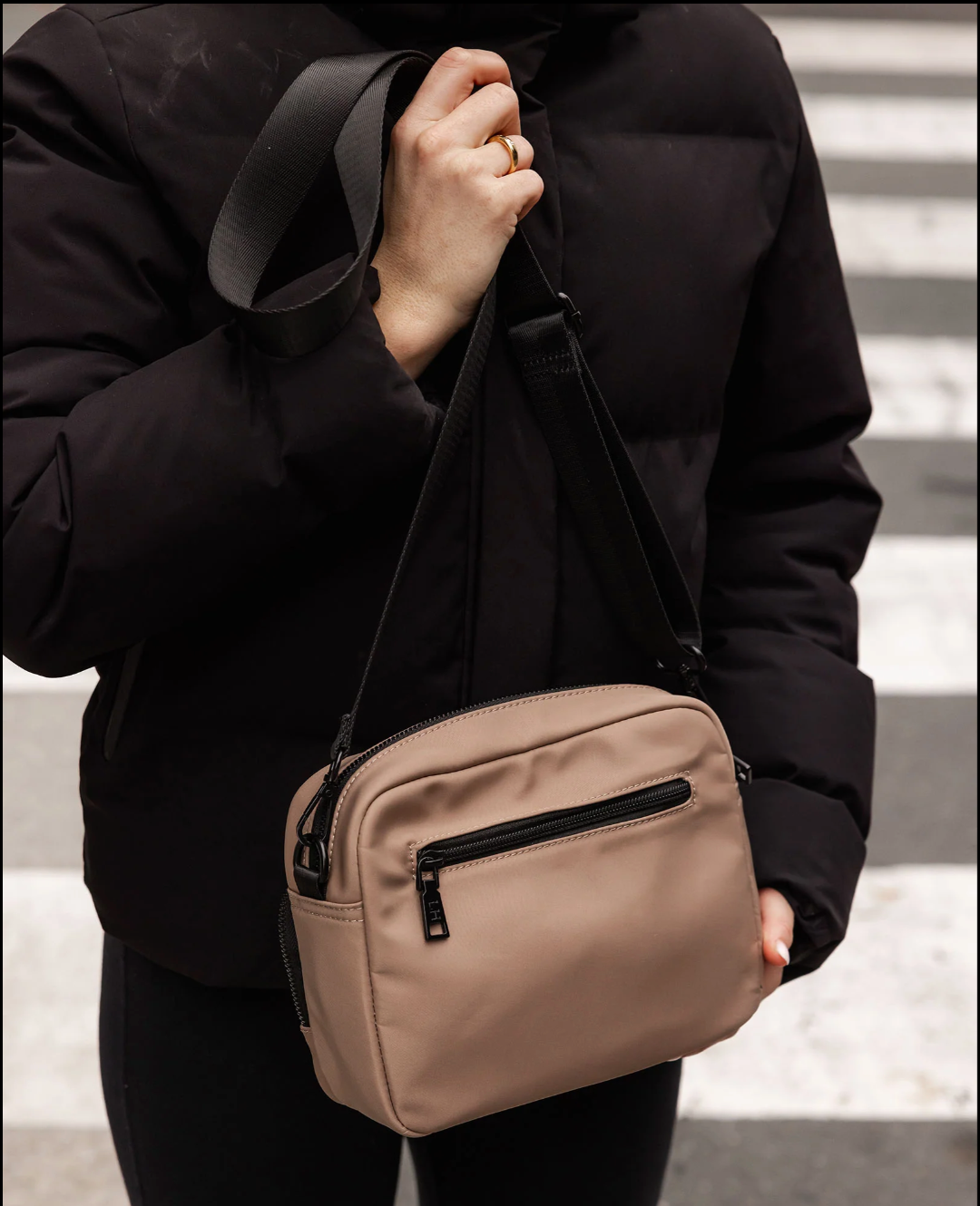 London Camera Crossbody Bag - Mocha